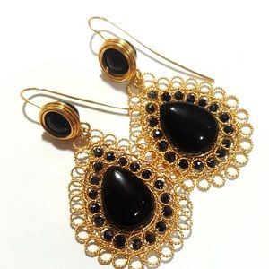 Hand made NWT good plated statement earring.
